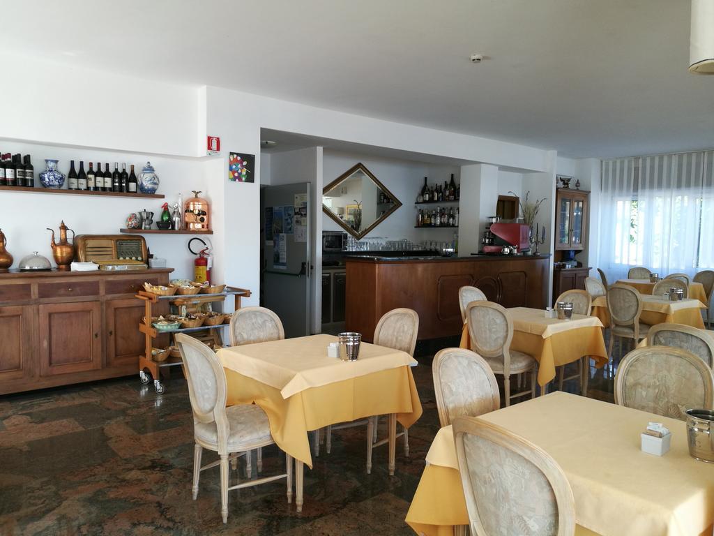 Hotel Capri Леза Екстериор снимка