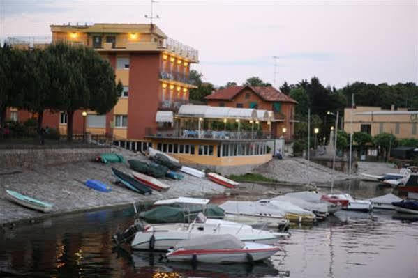 Hotel Capri Леза Екстериор снимка