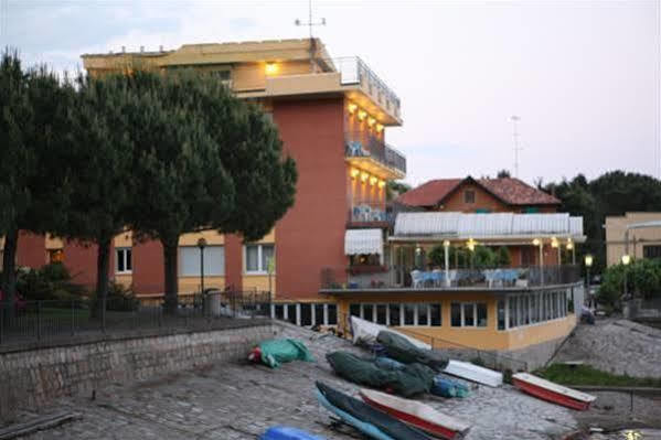 Hotel Capri Леза Екстериор снимка