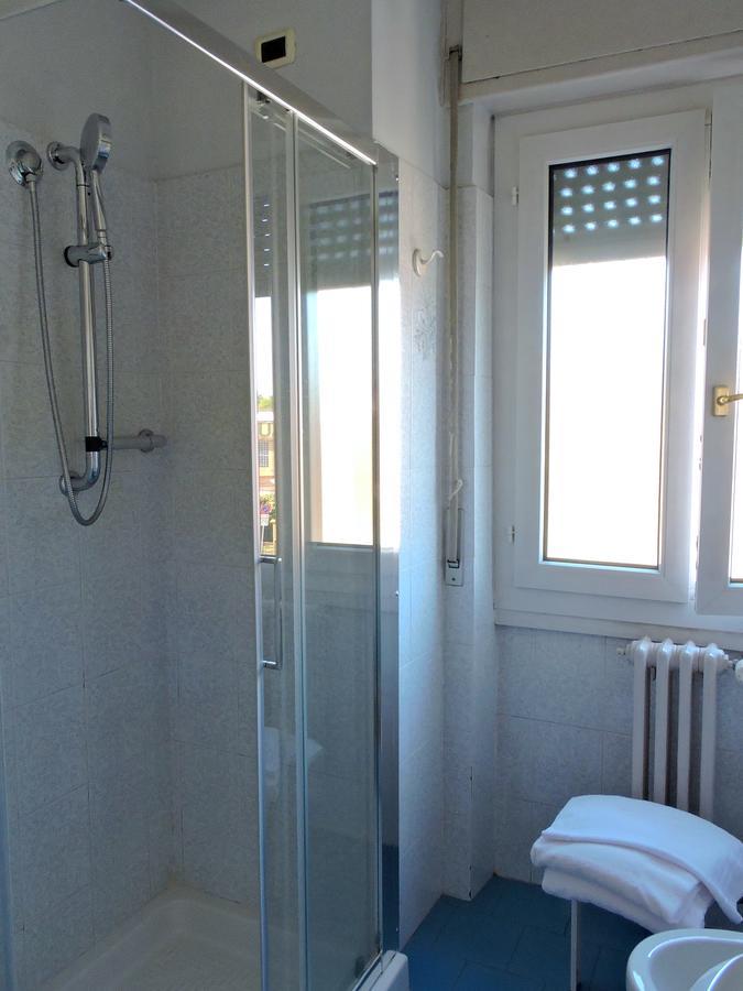 Hotel Capri Леза Екстериор снимка