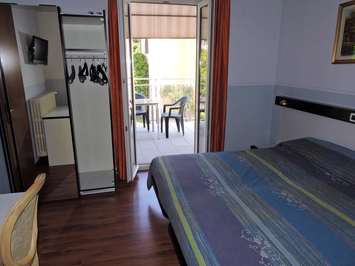 Hotel Capri Леза Екстериор снимка