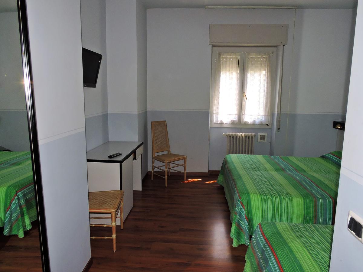 Hotel Capri Леза Екстериор снимка