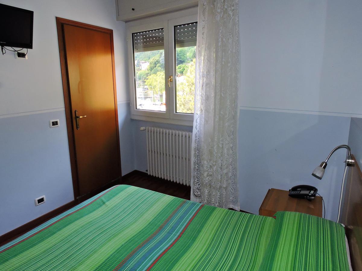 Hotel Capri Леза Екстериор снимка