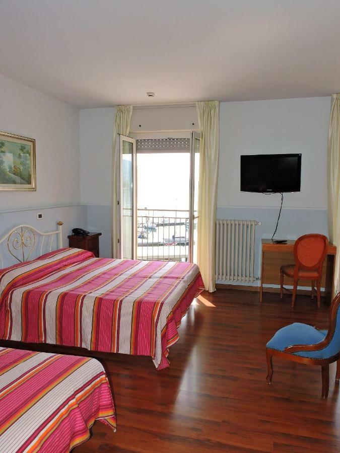 Hotel Capri Леза Екстериор снимка