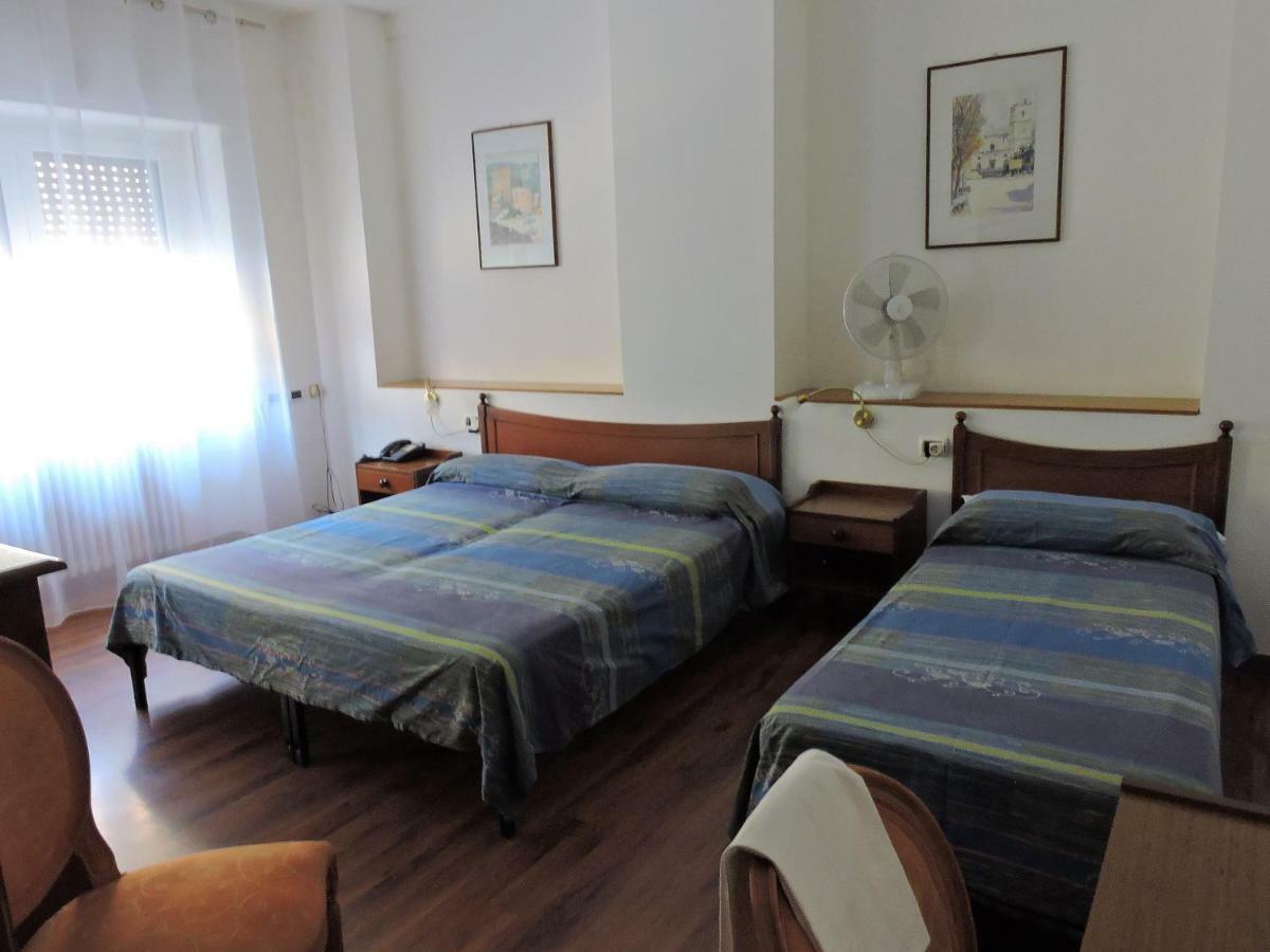 Hotel Capri Леза Екстериор снимка